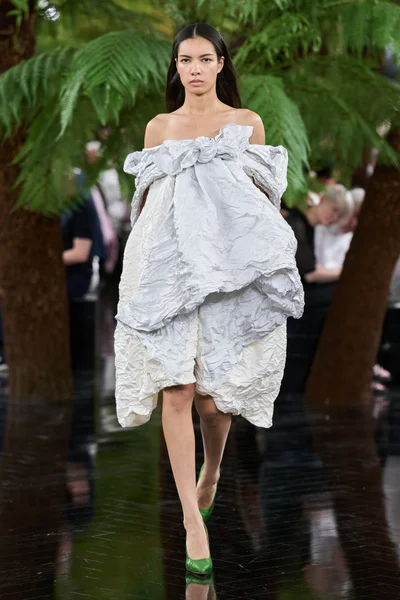 Look 11